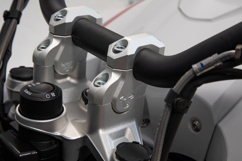 SW-MOTECH BMW Modelleri için • 32 mm Yükseltme • 20 mm Geri Alma • Gümüş - LEH.07.039.12601/S