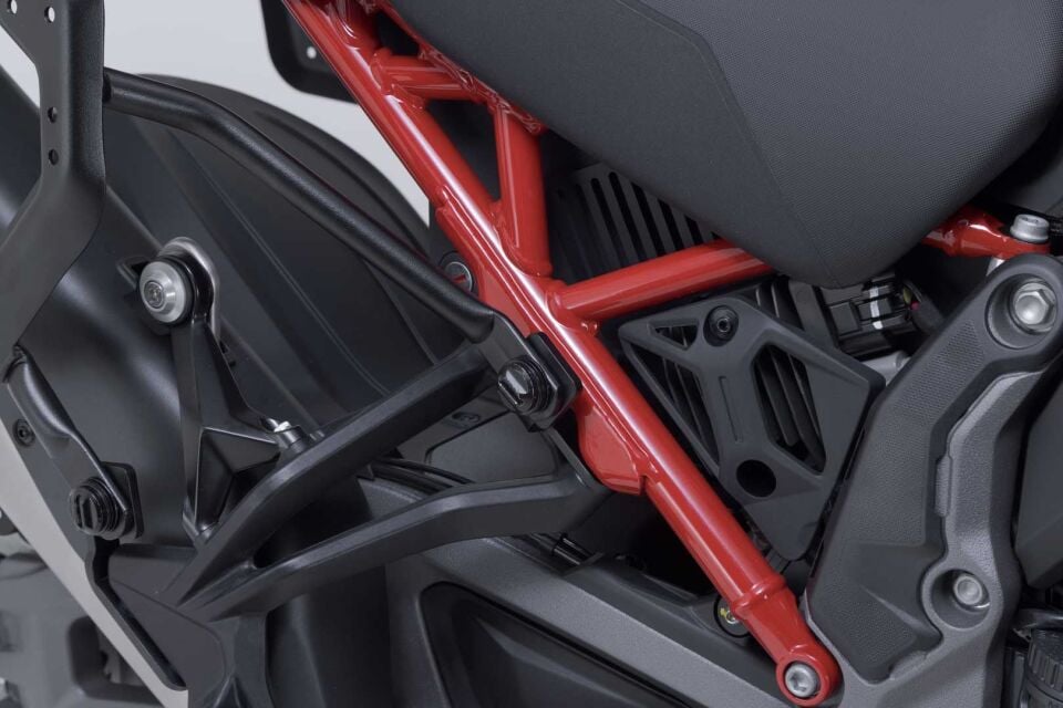SW-MOTECH Ducati Multistrada V4 PRO Yan Çanta Taşıyıcı Siyah - KFT.22.822.30002/B